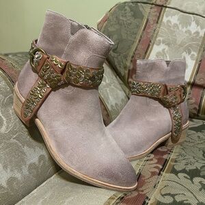 Antelope Demi Boots Women's Grey Suede Western. Size 5 -5.5 Women